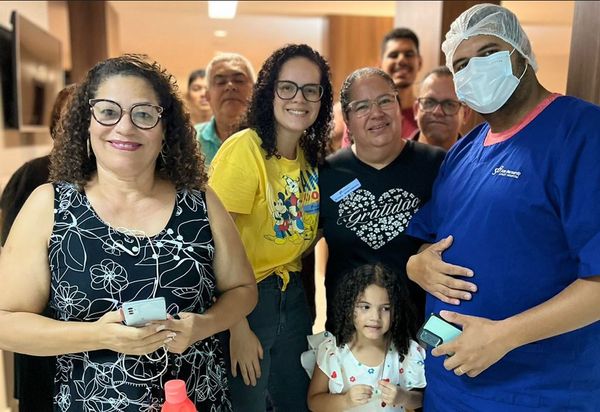 Família reunida no hospital onde nasceram sêxtuplos em Colatina por Divulgação