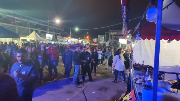 Incêndio em barraca de festa de Guaçuí assusta público  por Corpo de Bombeiros