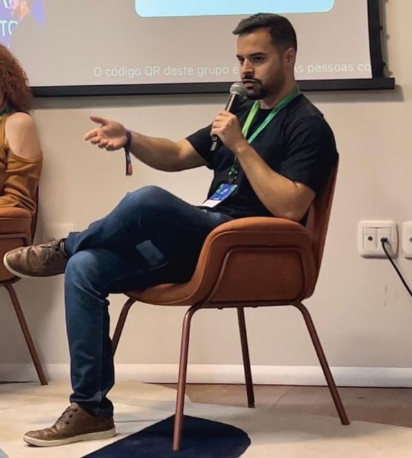 Eduardo Barcelos, cofundador da Triple AI, empresa capixaba que desenvolve chatbots