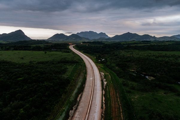 Obras na rodovia do Contorno do Mestre Álvaro na Serra por Vitor Jubini