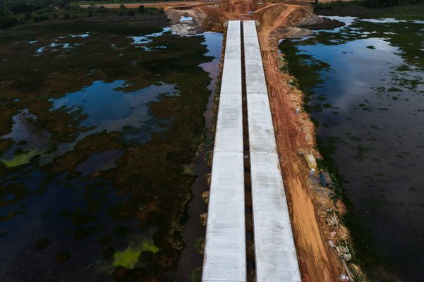 Obras na rodovia do Contorno do Mestre Álvaro na Serra por Vitor Jubini