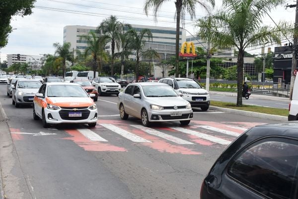 Movimentação do trânsito na Avenida Fernando Ferrari, Jardim da Penha, Ufes