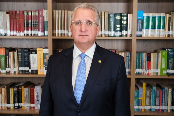 Advogado Carlos Augusto da Motta Leal, especialista em Direito Civil e Empresarial.