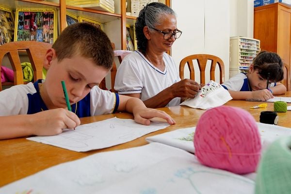 Cooperativa Regional de Educação e Cultura de Venda Nova do Imigrante (Coopeducar) promove estudos sobre o voluntariado. por Fernando Madeira