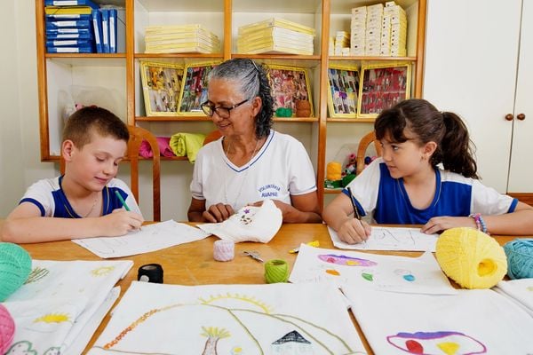 Cooperativa Regional de Educação e Cultura de Venda Nova do Imigrante (Coopeducar) promove estudos sobre o voluntariado. por Fernando Madeira