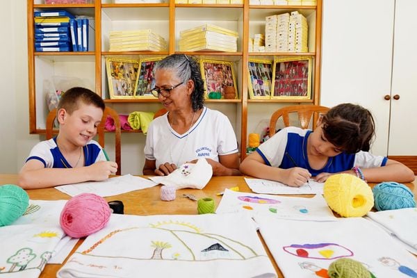 Cooperativa Regional de Educação e Cultura de Venda Nova do Imigrante (Coopeducar) promove estudos sobre o voluntariado. por Fernando Madeira