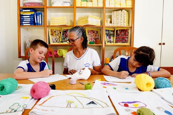 Cooperativa Regional de Educação e Cultura de Venda Nova do Imigrante (Coopeducar) promove estudos sobre o voluntariado. por Fernando Madeira