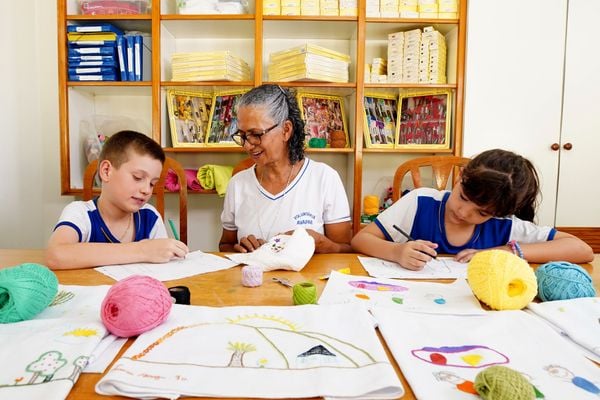 Cooperativa Regional de Educação e Cultura de Venda Nova do Imigrante (Coopeducar) promove estudos sobre o voluntariado. por Fernando Madeira