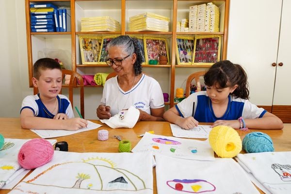 Cooperativa Regional de Educação e Cultura de Venda Nova do Imigrante (Coopeducar) promove estudos sobre o voluntariado. por Fernando Madeira