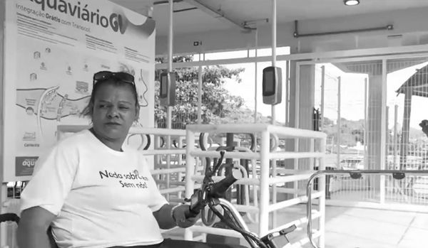 A cadeirante Rosilda Maria Dias, representante do Conselho Estadual da Pessoa com Deficiência, foi barrada no Aquaviário