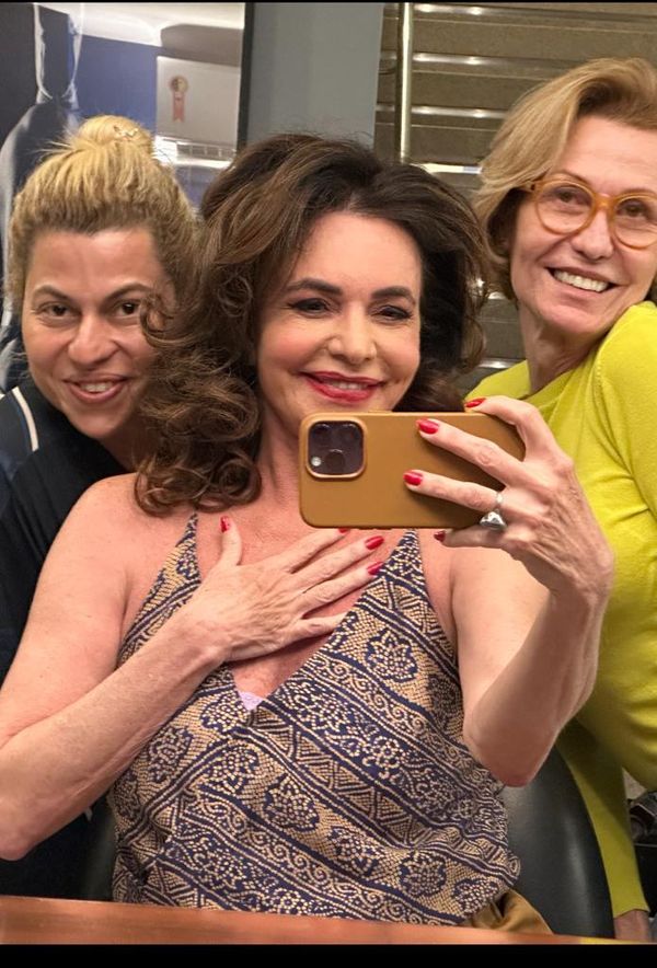 Brenda Bonine de Oliveira 
Com Sylviene Cani e Mara Torezani 