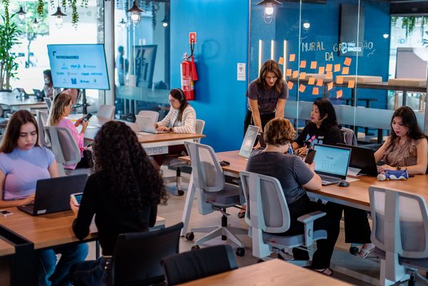 O papel do Base27 é buscar constantemente as principais tendências, do Brasil e do mundo, para conectar sua comunidade às mais diversas oportunidades