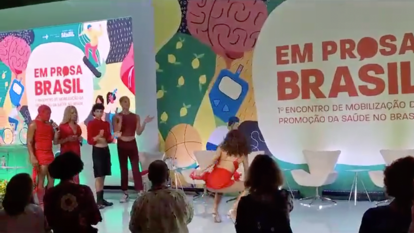 A dança foi feita durante o intervalo do 1° Encontro de Mobilização para a Promoção da Saúde no Brasil, evento promovido pela Secretaria de Atenção Primária