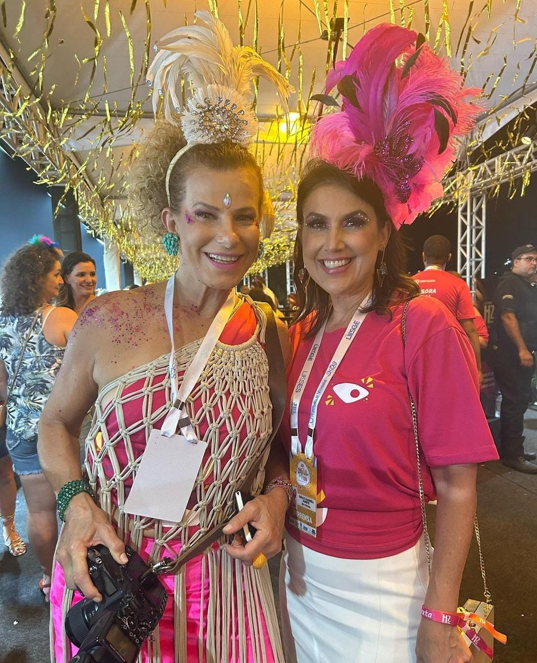 Monica Zorzanelli e Renata Rasseli na cobertura do Carnaval de Vitória. Crédito: Reprodução