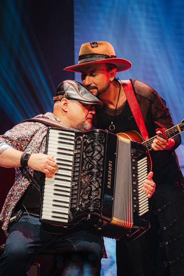 Nano Vianna com o acordeonista Chico Chagas