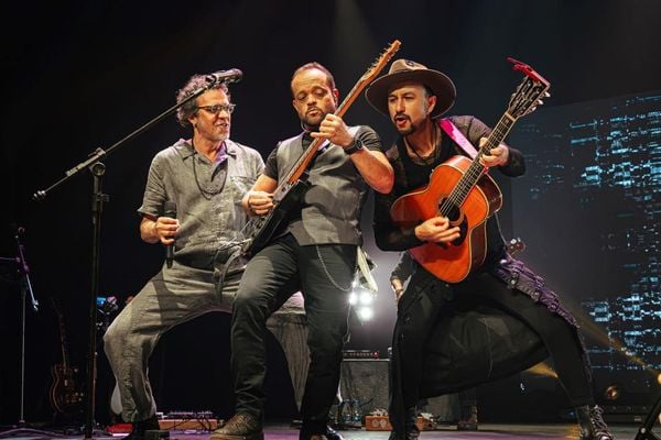 Nano Vianna com o convidado especial Paulinho Moska e o guitarrista Renato Furtado