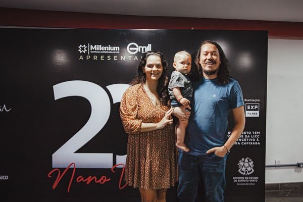 O cantor Manfredo com Fabienne Juffo e o filhote Jose no show Nano Vianna - 20 ano