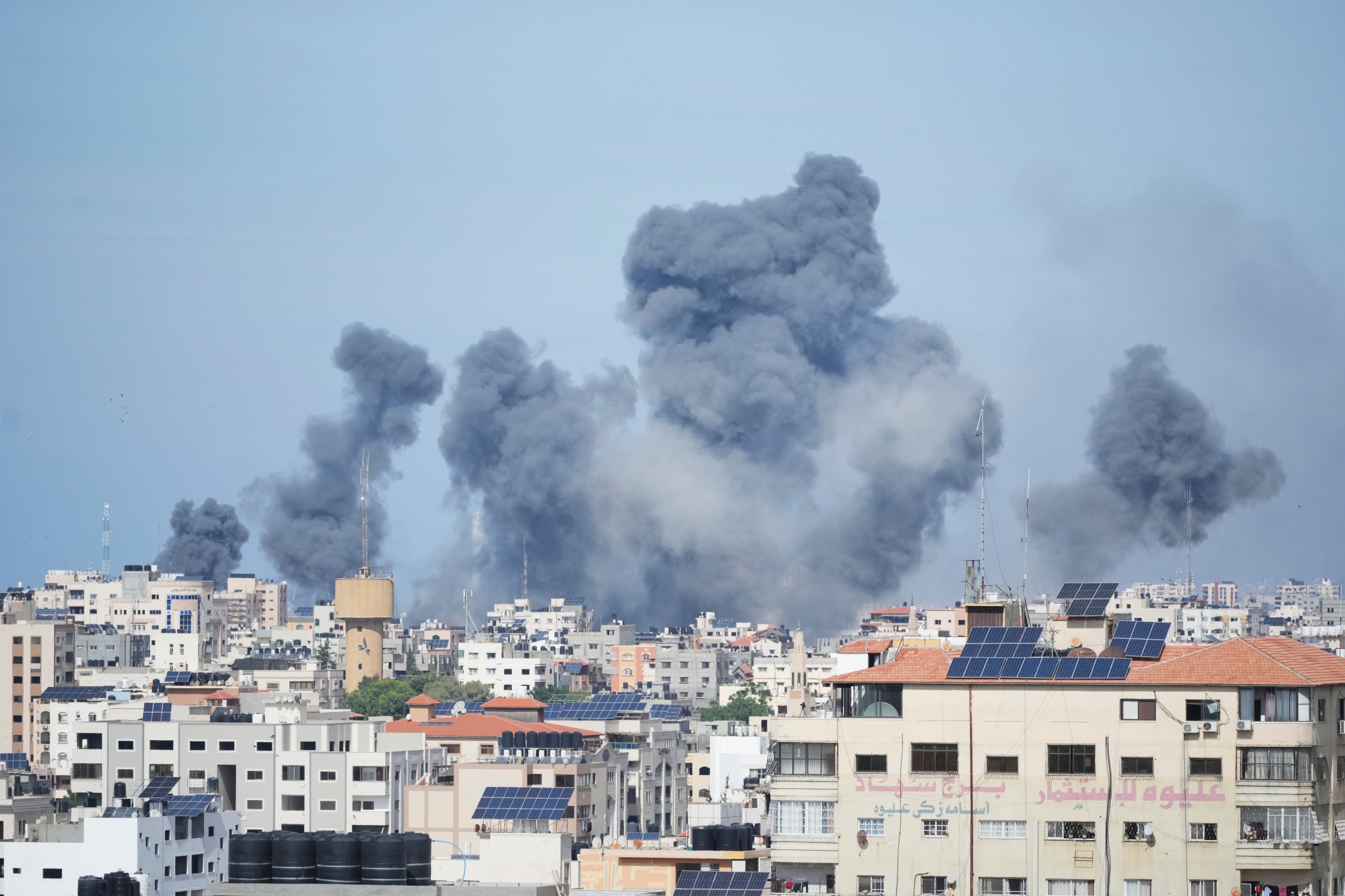 O grupo palestino Hamas lançou ataque surpresa a partir da Faixa de Gaza em várias regiões de Israel