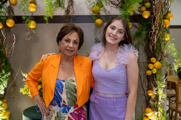 Alzira Torres e a neta Isadora