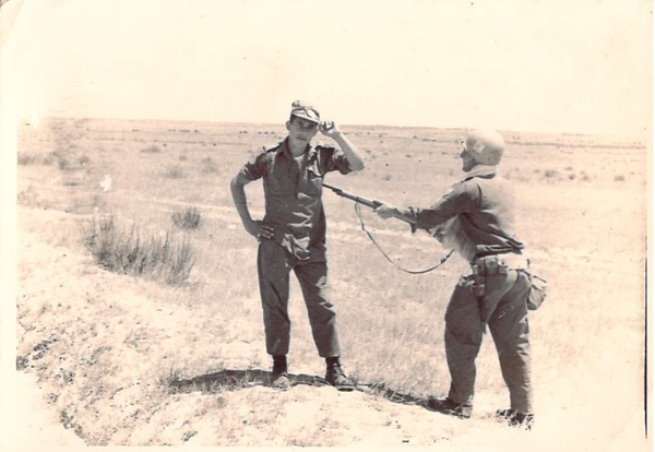 David Faldini durante o tempo em que atuou na Faixa de Gaza, em 1960 por Arquivo pessoal