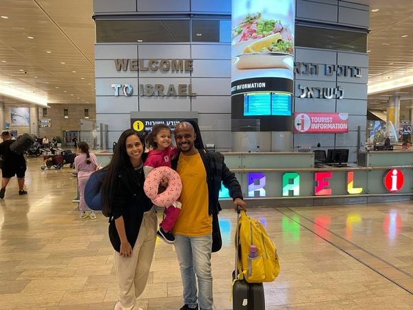 Edinardy, Rayani e Melina chegaram à cidade de Tel Aviv, em Israel, no dia 28 de setembro