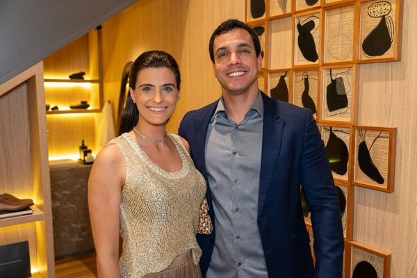 O empresário Cesar Mocelin com a noiva, Mariana Scaramussa