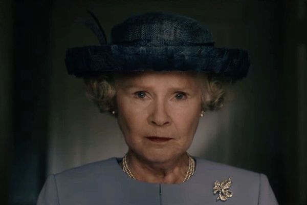 Imelda Staunton como a Rainha Elizabeth II na 6ª temporada de The Crown, da Netflix
