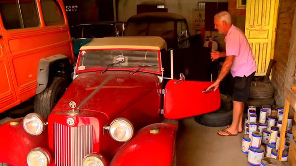 O carro MP Lafer faz parte da coleção do aposentado Orlando Bona
