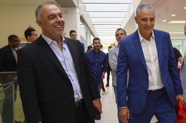 Tite chegou ao Ninho do Urubu na manhã desta terça-feira (10)