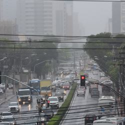 Avisos foram emitidos pelo Instituto Nacional de Meteorologia na manhã deste domingo (16) e têm validade até a manhã de segunda-feira (17)