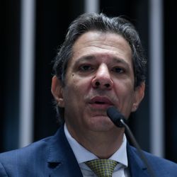 Ministro da Fazenda deve apresentar novas propostas a lideranças políticas em reunião no domingo (8)