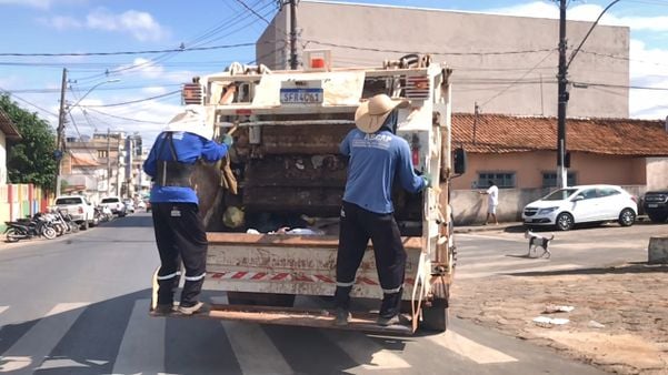 Além de deixar o município mais limpo, os coletores de lixo de Pinheiros passam pelas ruas levando alegria aos moradores