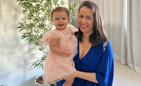 Karina Chagas Ribet Nobre, Enfermeira. Mãe da Júlia de 1 ano e 2 meses