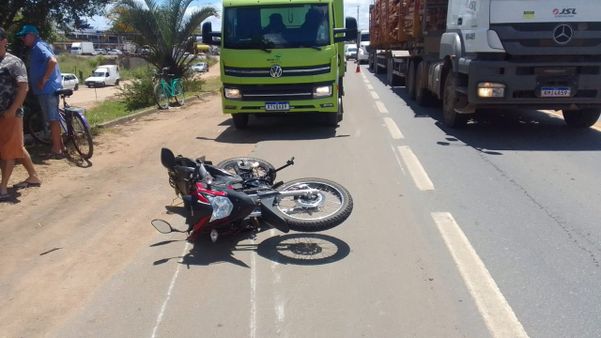 Acidente entre moto e viatura deixa um morto na BR 101 em Linhares