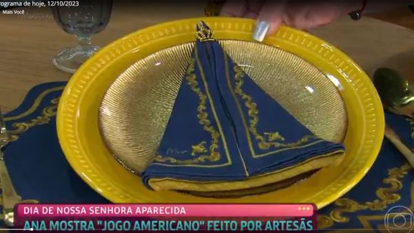 Ana Maria Braga se encanta com jogo de mesa de Nossa Senhora Aparecida feito no ES