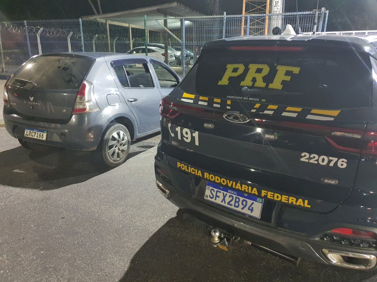 Renault Sandero foi recuperado pela Polícia Rodoviária Federal na noite de quarta-feira, (11), em Rio Novo do Sul, no Sul do Espírito Santo