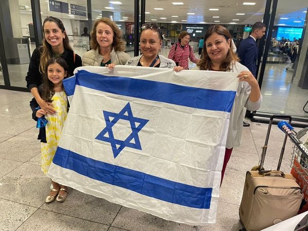 Erica Campell e sua mãe Lucia voltaram de Israel 