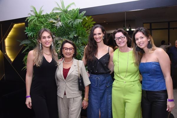 Juliana Modenese, Nazaré Neves, Tathiana Gegenheimer, Eulália Chieppe e Ju Lucindo