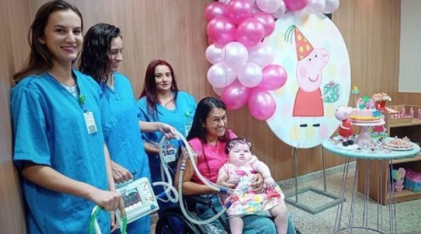Manuelle Lopes da Silva completou um ano de vida e teve direito a comemoração especial em unidade hospitalar de Colatina