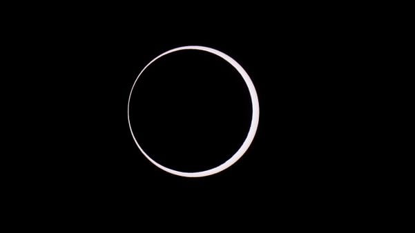 Pessoas acompanham o eclipse do Parque Nacional Bryce Canyon, Utah, nos Estados Unidos, nestes sábado, 14 de   outubro de 2023.  por RICK BOWMER/ASSOCIATED PRESS/ESTADÃO CONTEÚDO