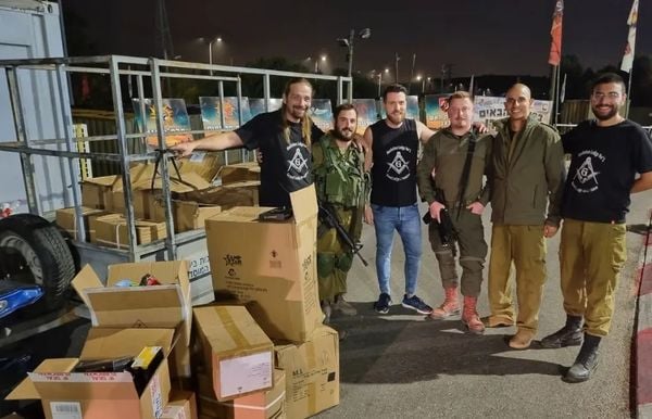 Rodrigo Rosenthal é militar da reserva em Israel e também faz trabalho voluntário