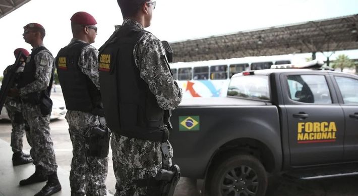 O governador Cláudio Castro (PL) solicitou o auxílio após investigação da Polícia Civil apontar o treinamento armado de traficantes no complexo da Maré, zona norte da cidade