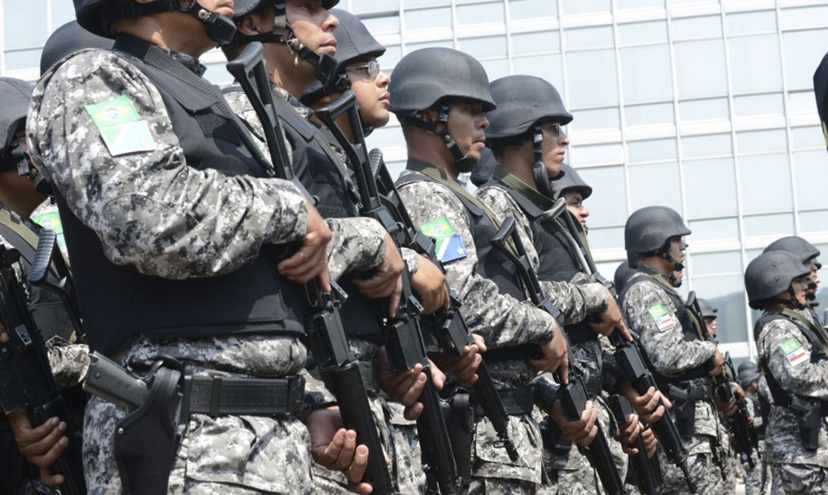 Em uma postagem em rede social neste domingo (15), o ministro Flávio Dino afirmou que as ações da Força Nacional foram planejadas com a Polícia Federal e a Polícia Rodoviária Federal.