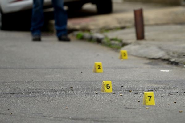 Homem é amarrado com fios e morto a tiros em Bonfim, Vitória por Fernando Madeira