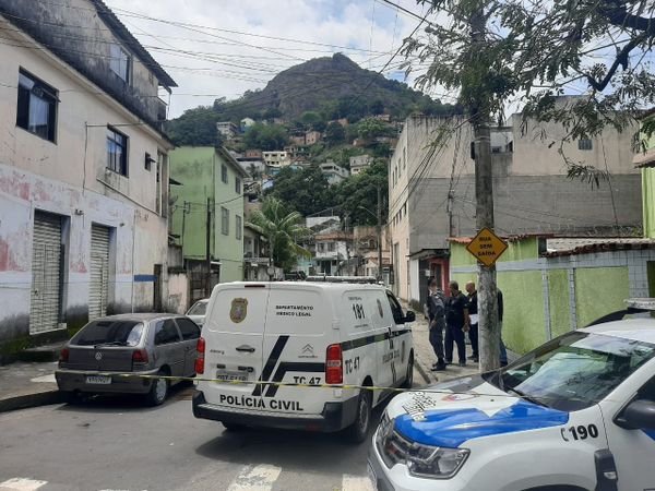 Homem é amarrado com fios e morto a tiros em Bonfim, Vitória por Fernando Madeira