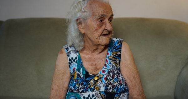 Maria da Penha de Castro Pereira ficou conhecida na região devido ao comércio da família; hoje, mais reclusa em casa, ela relembra a juventude e a própria história de vida