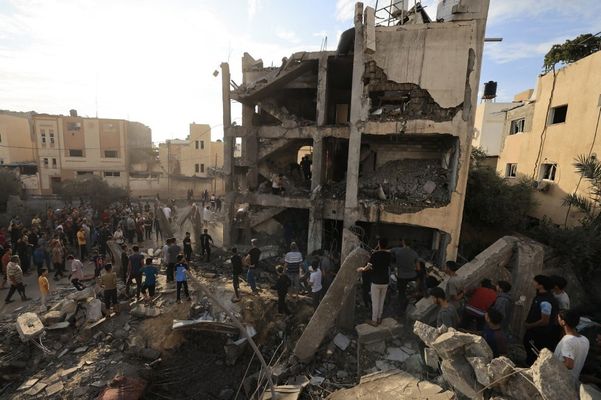 Ataque de Israel contra hospital deixa pelo menos 200 mortos, diz ministério de Gaza.