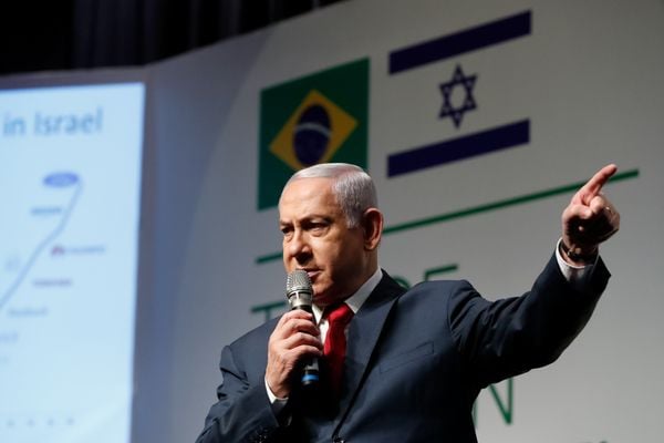 O primeiro-ministro de Israel, Benjamin Netanyahu, participa da cerimÃ´nia de abertura do encontro empresarial Brasil-Israel, em JerusalÃ©m.