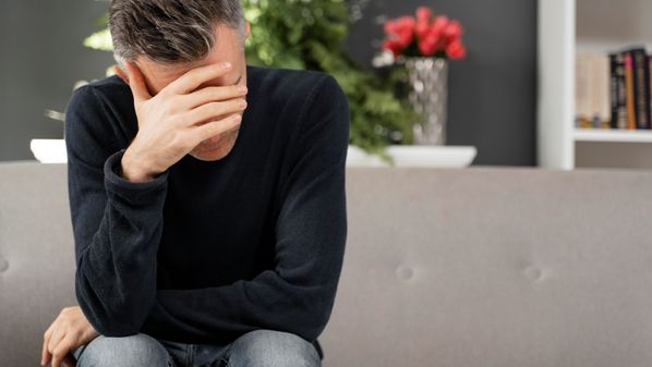 Entre o arrependimento e o remorso, habitam as dores do que deixamos de viver — e os amores que não tivemos coragem de reconhecer