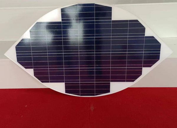 A Árvore Solar conta com diversas pétalas, de cerca 1m quadrado, que possuem placas solares instaladas em sua superfície